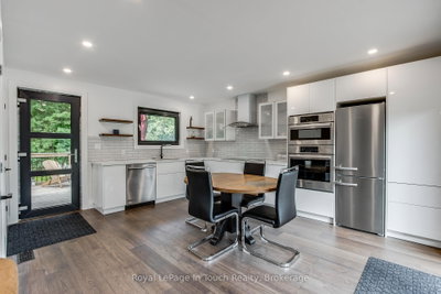 26 Glen Cedar Drive • Tiny, ON photo 3