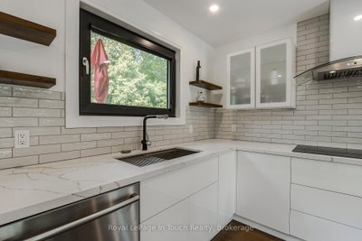 26 Glen Cedar Drive • Tiny, ON photo 8