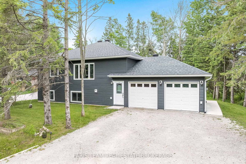 2082 Centre Ave, Severn, L3V 6H3 | Image 2