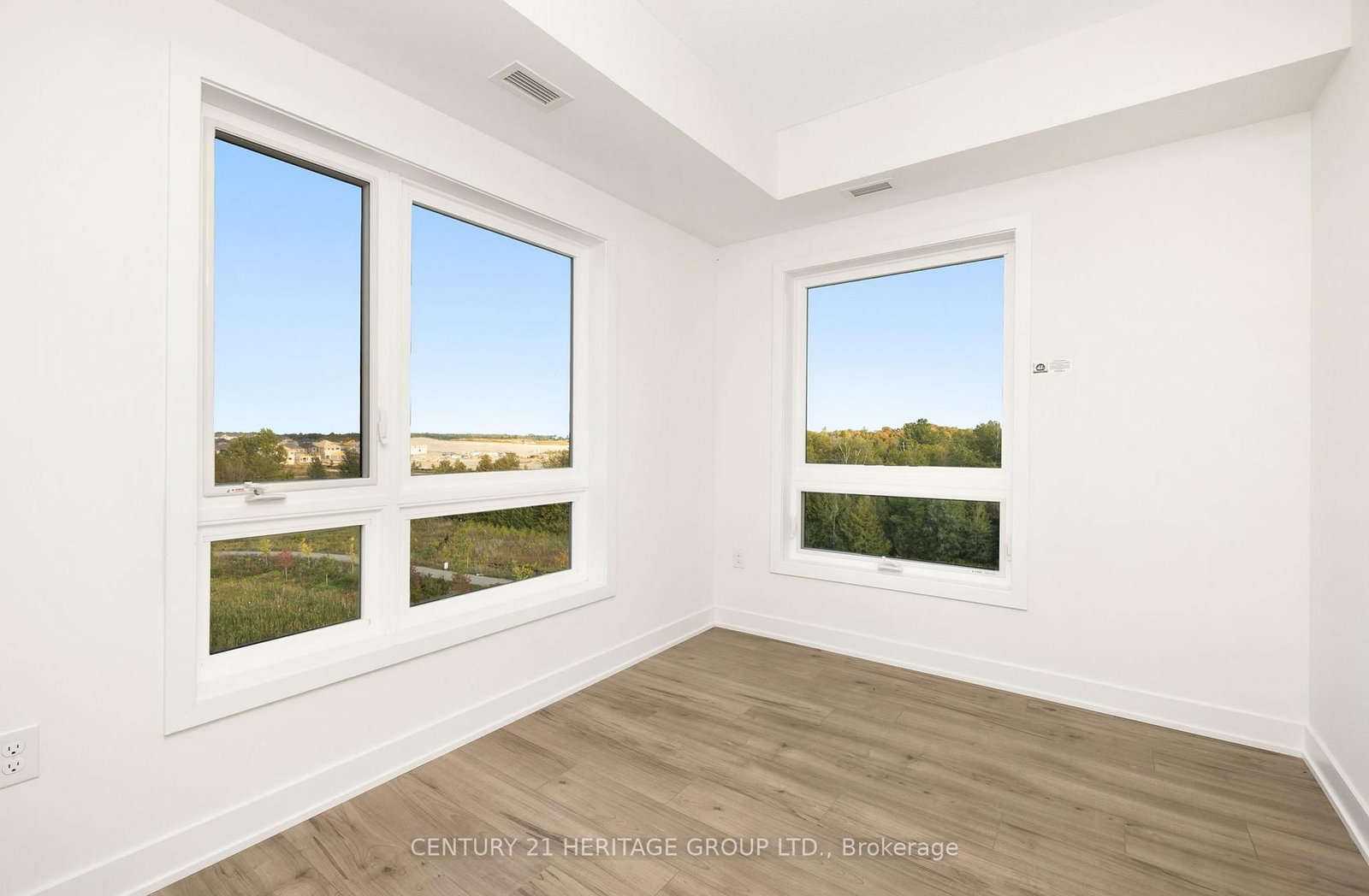Condo sold at 402-1 Chef Lane, Barrie, Ontario, L9J 0T1 - Innis-Shore - MLS: S12368564