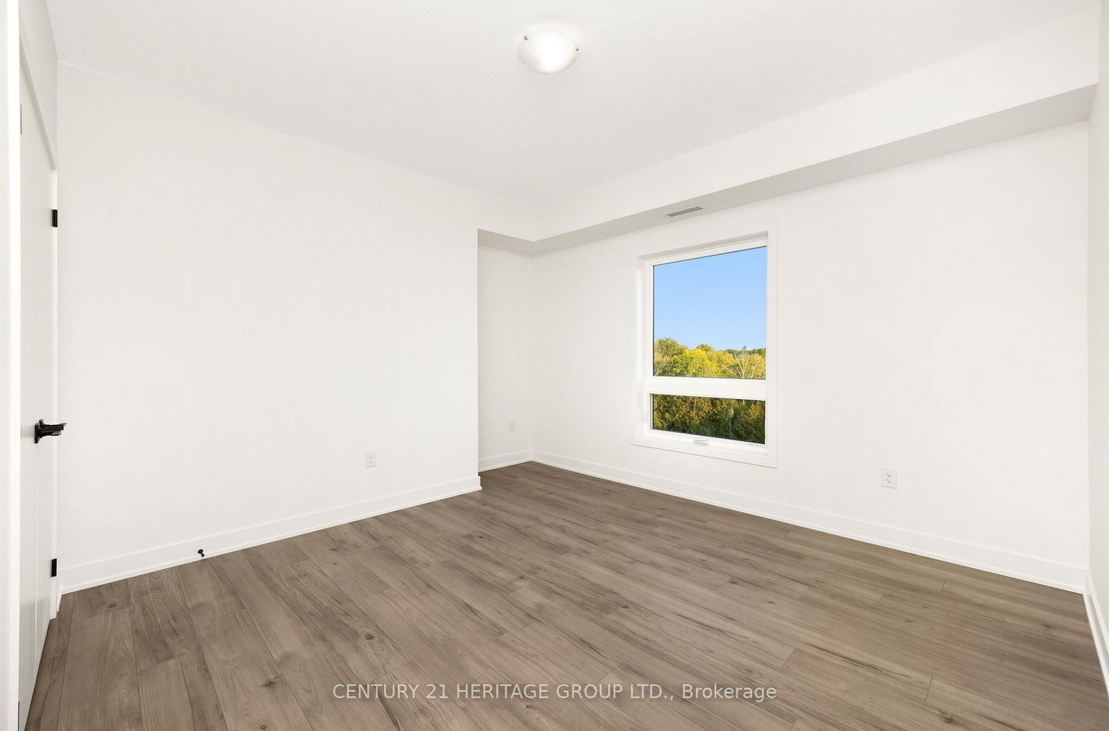 Condo sold at 402-1 Chef Lane, Barrie, Ontario, L9J 0T1 - Innis-Shore - MLS: S12368564