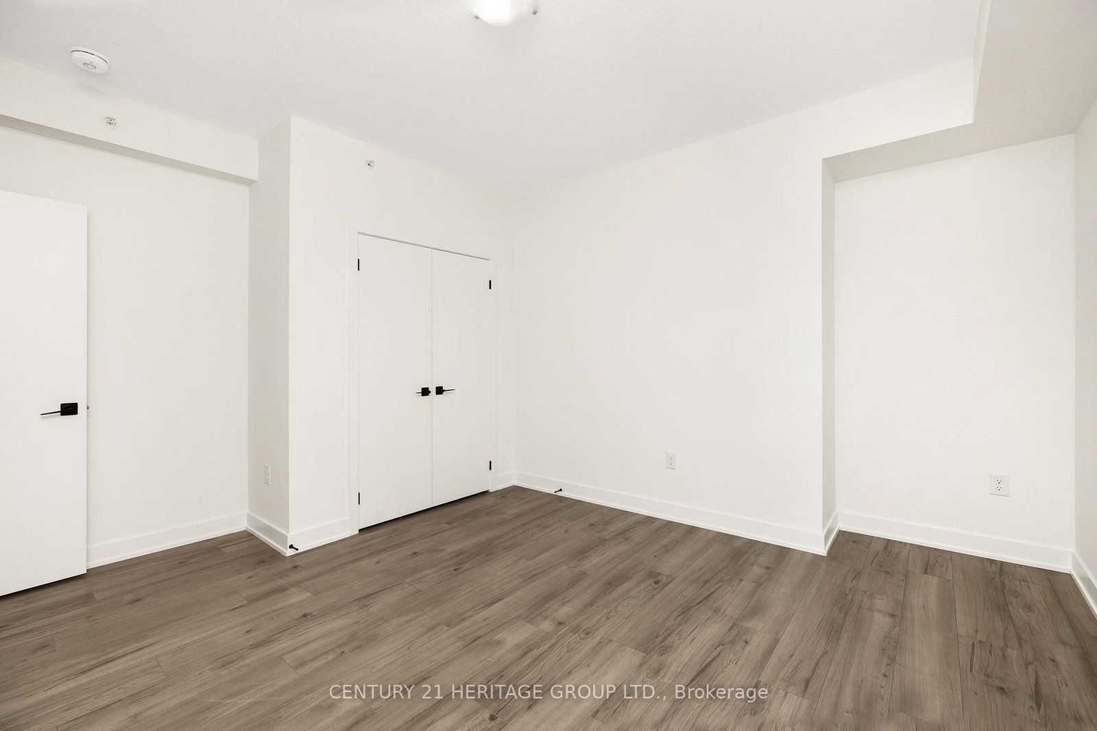 Condo sold at 402-1 Chef Lane, Barrie, Ontario, L9J 0T1 - Innis-Shore - MLS: S12368564
