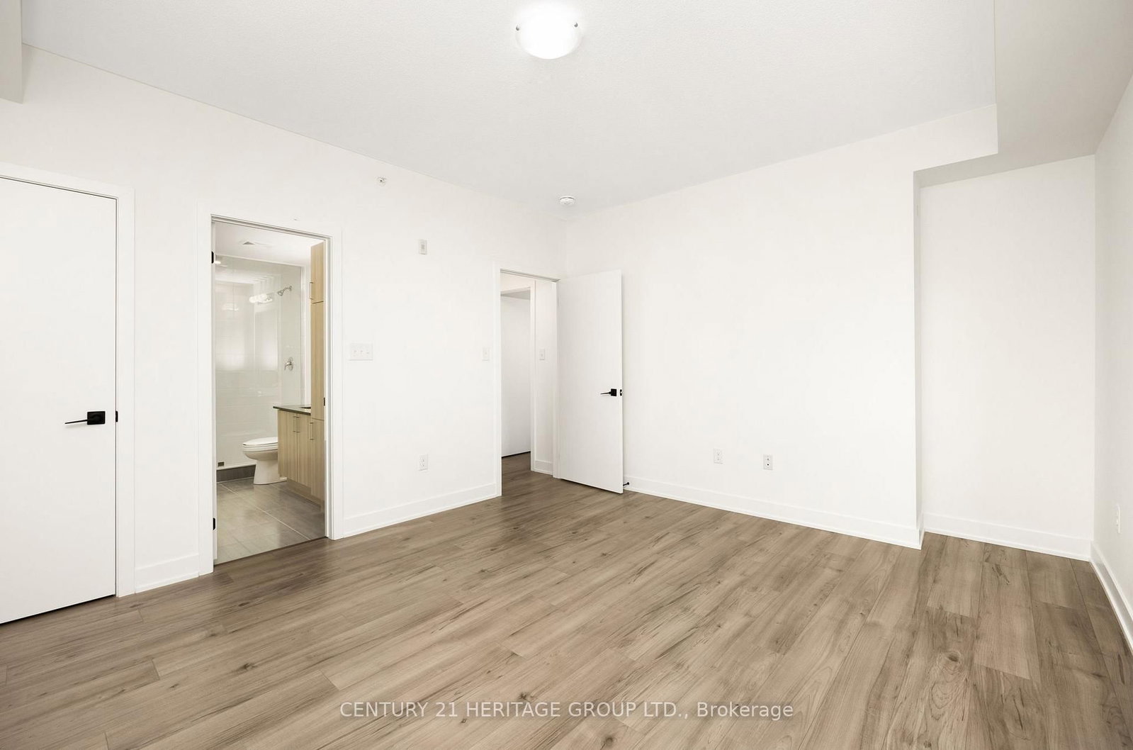 Condo sold at 402-1 Chef Lane, Barrie, Ontario, L9J 0T1 - Innis-Shore - MLS: S12368564