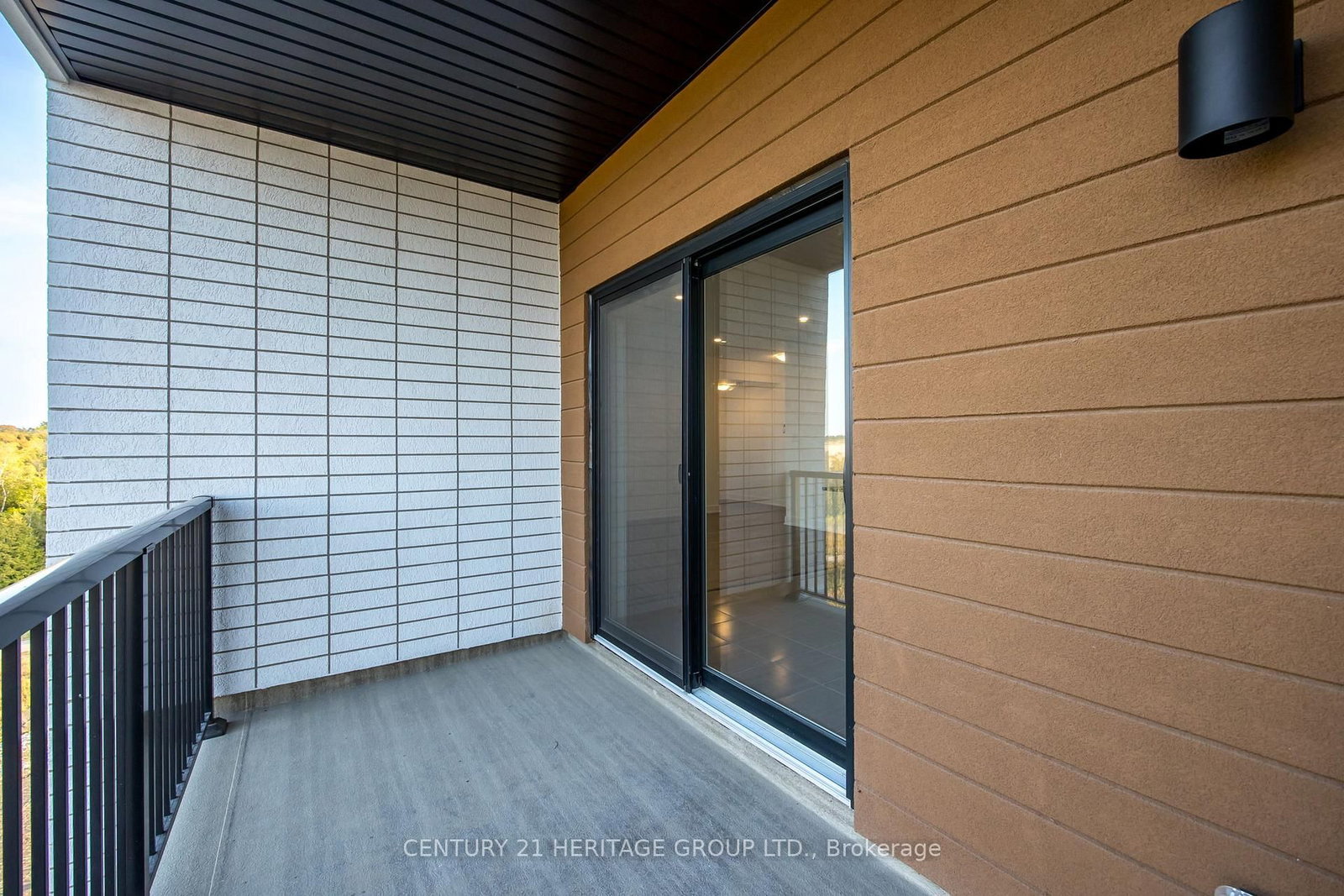 Condo sold at 402-1 Chef Lane, Barrie, Ontario, L9J 0T1 - Innis-Shore - MLS: S12368564