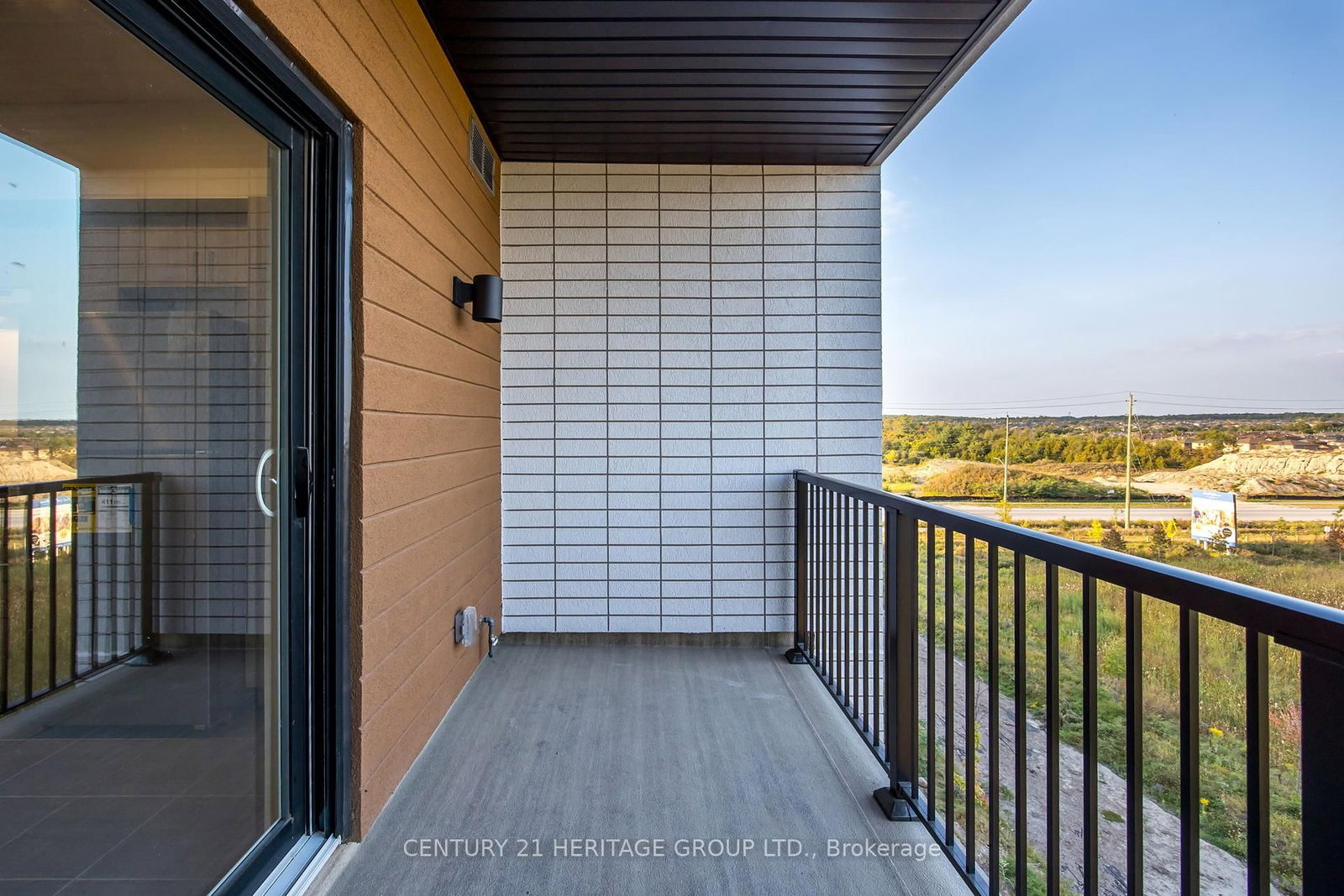 Condo sold at 402-1 Chef Lane, Barrie, Ontario, L9J 0T1 - Innis-Shore - MLS: S12368564