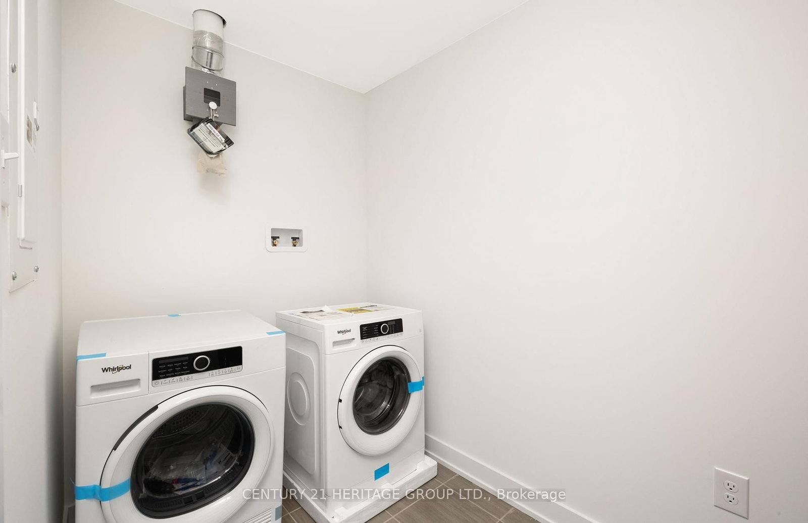 Condo sold at 402-1 Chef Lane, Barrie, Ontario, L9J 0T1 - Innis-Shore - MLS: S12368564