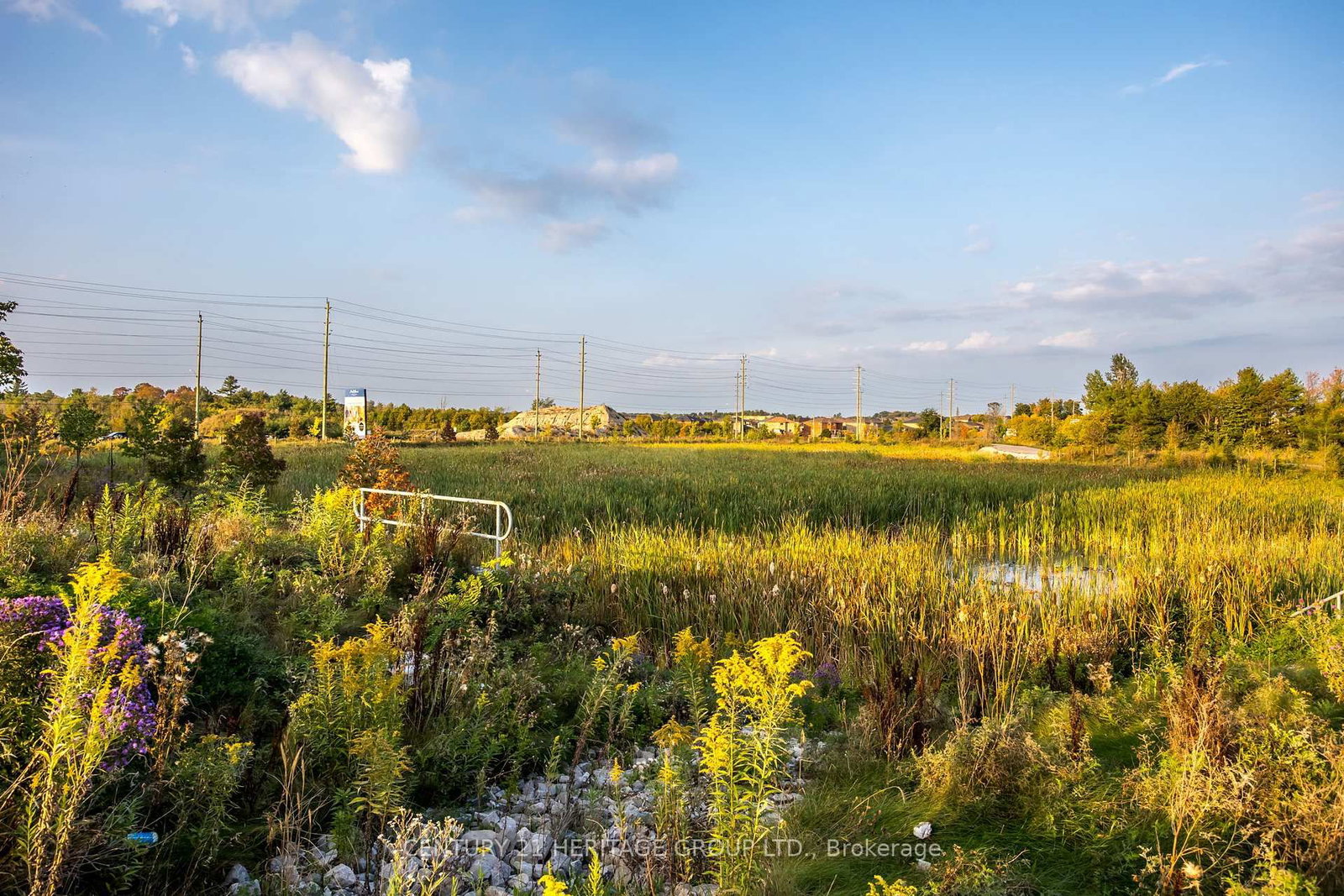 Condo sold at 402-1 Chef Lane, Barrie, Ontario, L9J 0T1 - Innis-Shore - MLS: S12368564