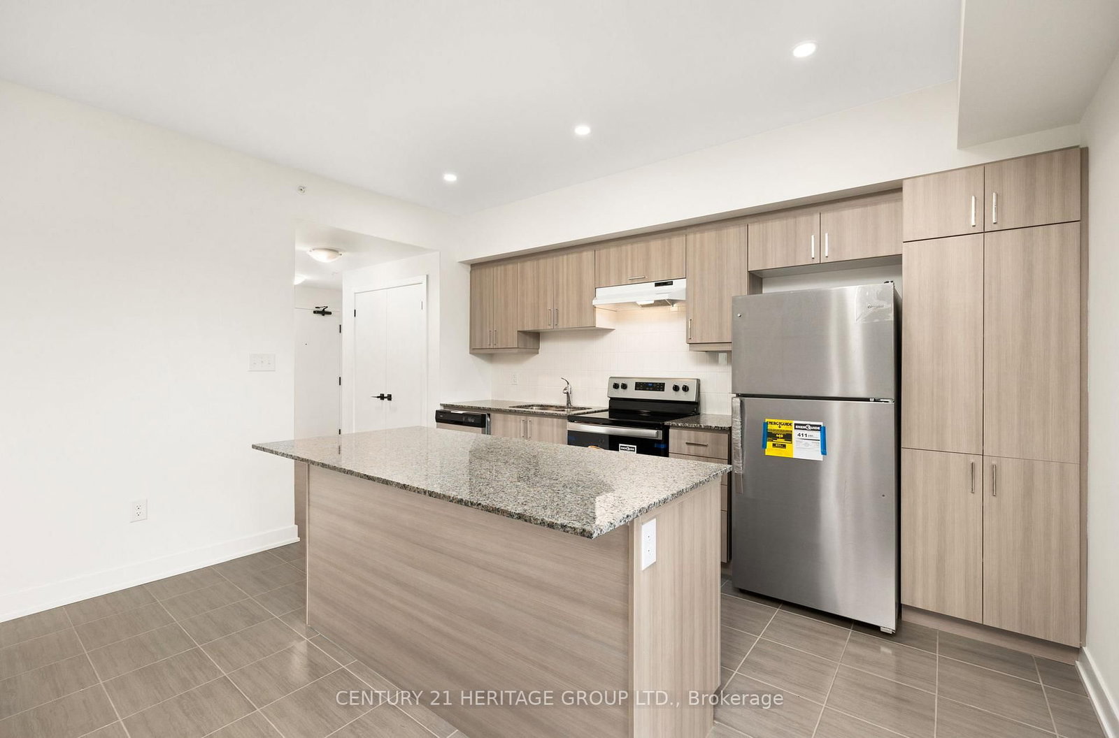 Condo sold at 402-1 Chef Lane, Barrie, Ontario, L9J 0T1 - Innis-Shore - MLS: S12368564