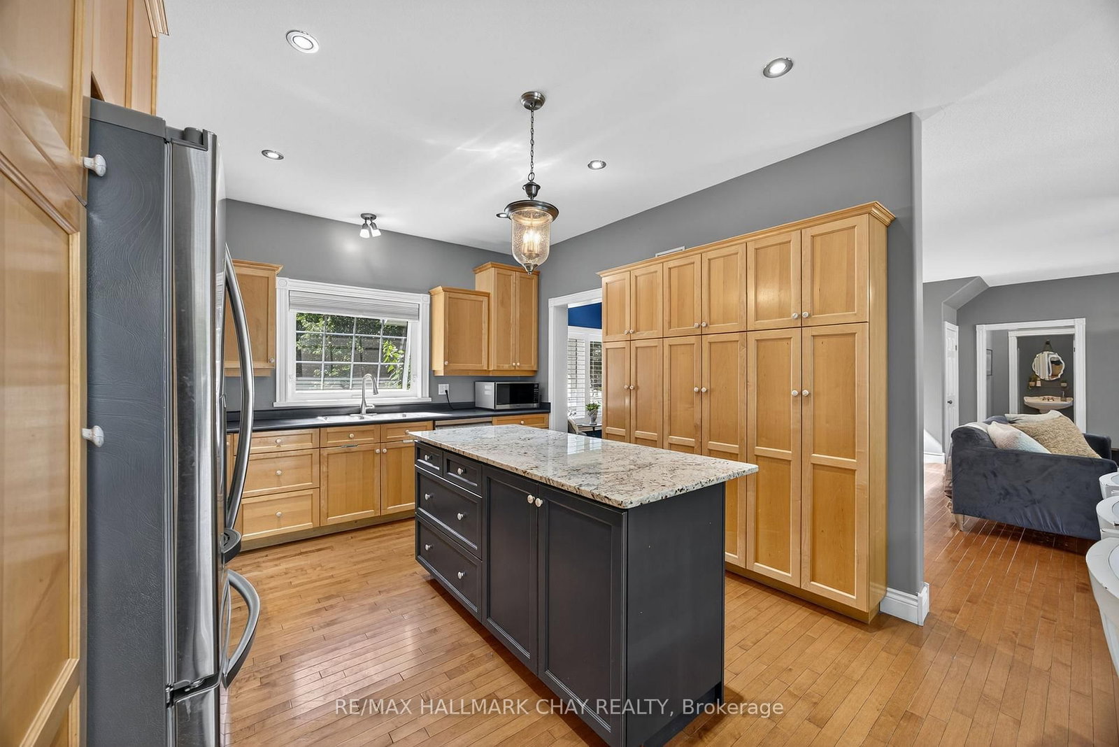 Listing Image 12