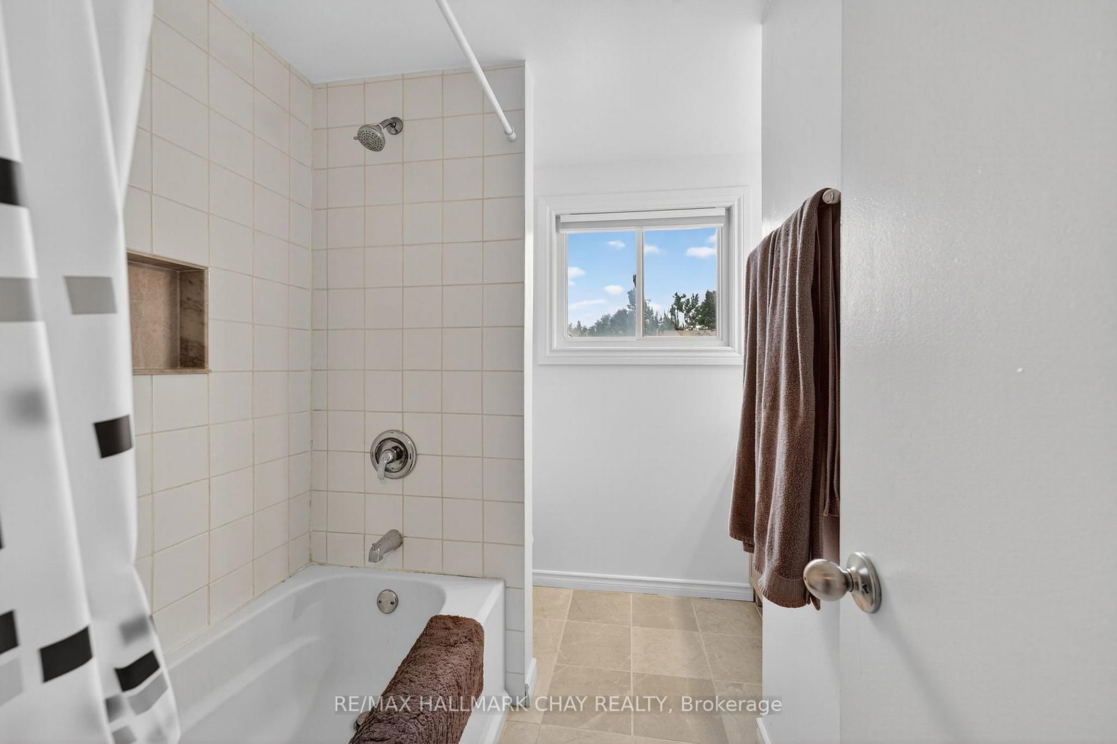 Semi-Detached House sold at 36 Mowat Crescent, Barrie, Ontario, L4N 5B3 - Letitia Heights - MLS: S12372591