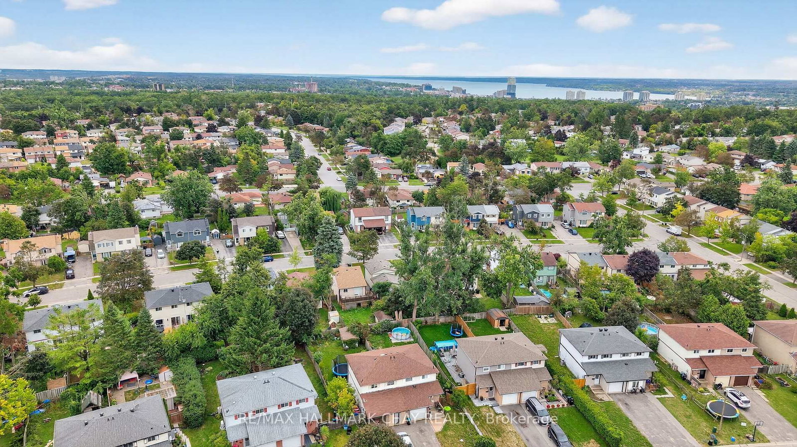 Semi-Detached House sold at 36 Mowat Crescent, Barrie, Ontario, L4N 5B3 - Letitia Heights - MLS: S12372591
