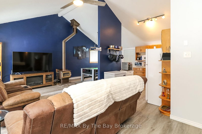 84 32nd St N, Wasaga Beach, L9Z 2C4 | Image 3