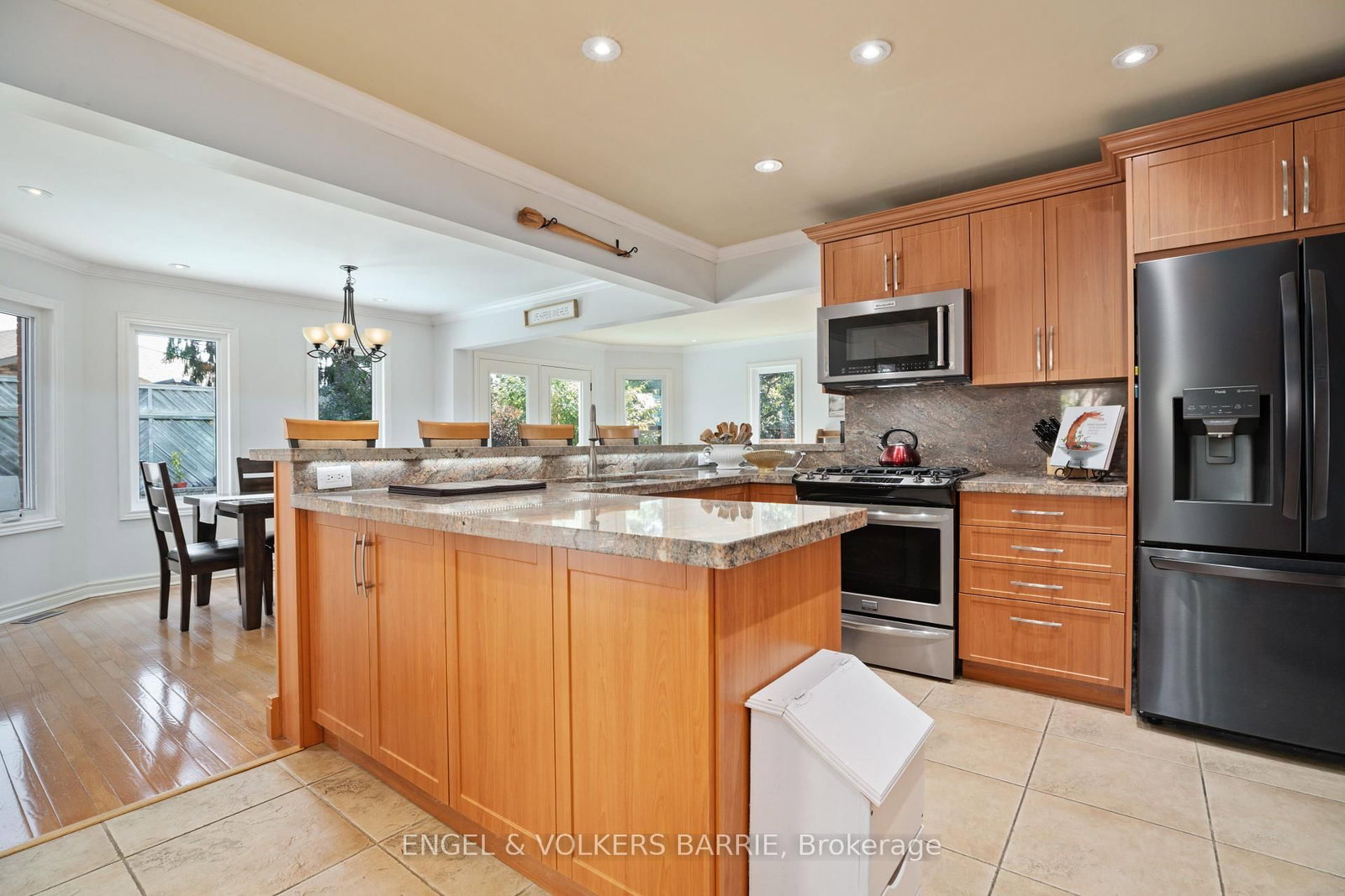 Listing Image 12