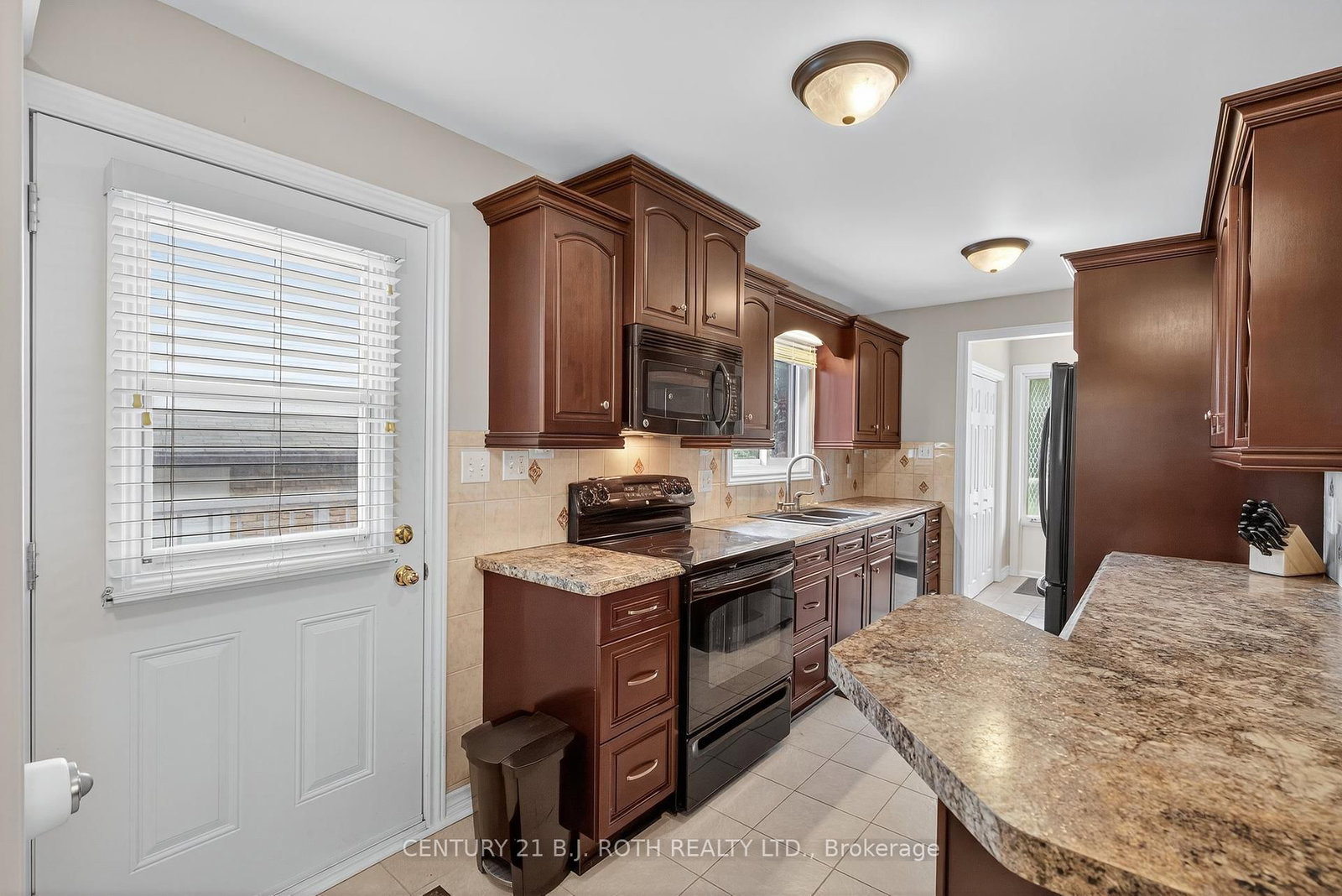 Semi-Detached House sold at 120 Kozlov Street, Barrie, Ontario, L4N 4P9 - Sunnidale - MLS: S12375077