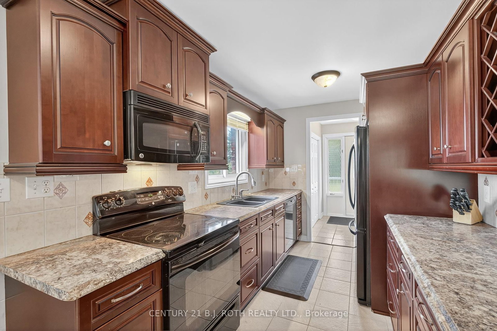 Semi-Detached House sold at 120 Kozlov Street, Barrie, Ontario, L4N 4P9 - Sunnidale - MLS: S12375077