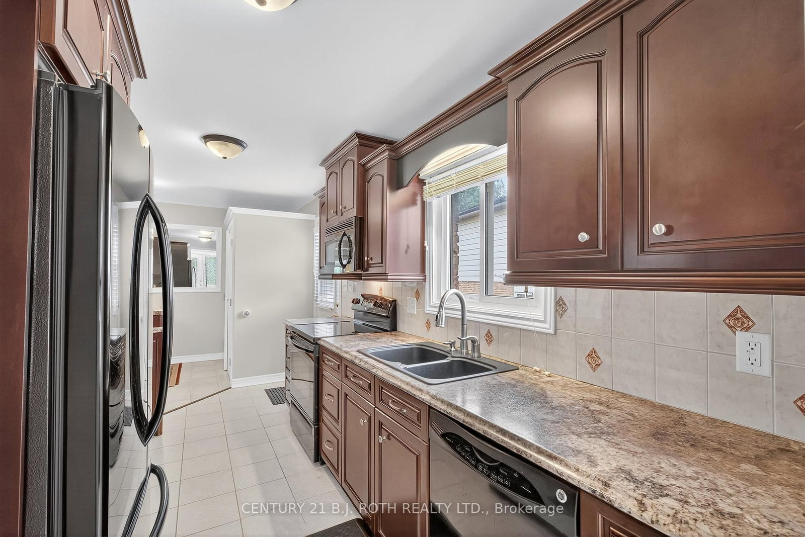 Semi-Detached House sold at 120 Kozlov Street, Barrie, Ontario, L4N 4P9 - Sunnidale - MLS: S12375077