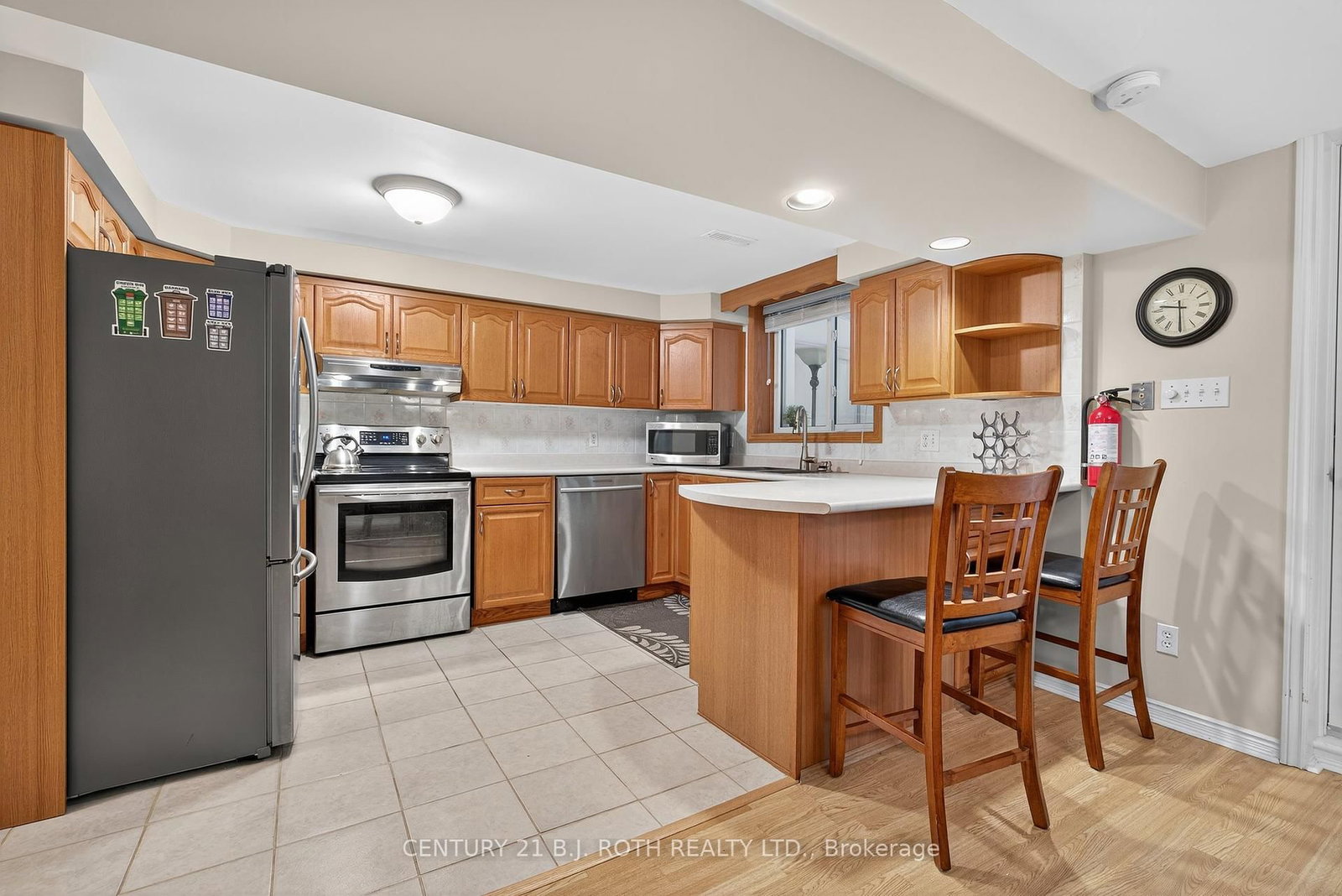 Semi-Detached House sold at 120 Kozlov Street, Barrie, Ontario, L4N 4P9 - Sunnidale - MLS: S12375077