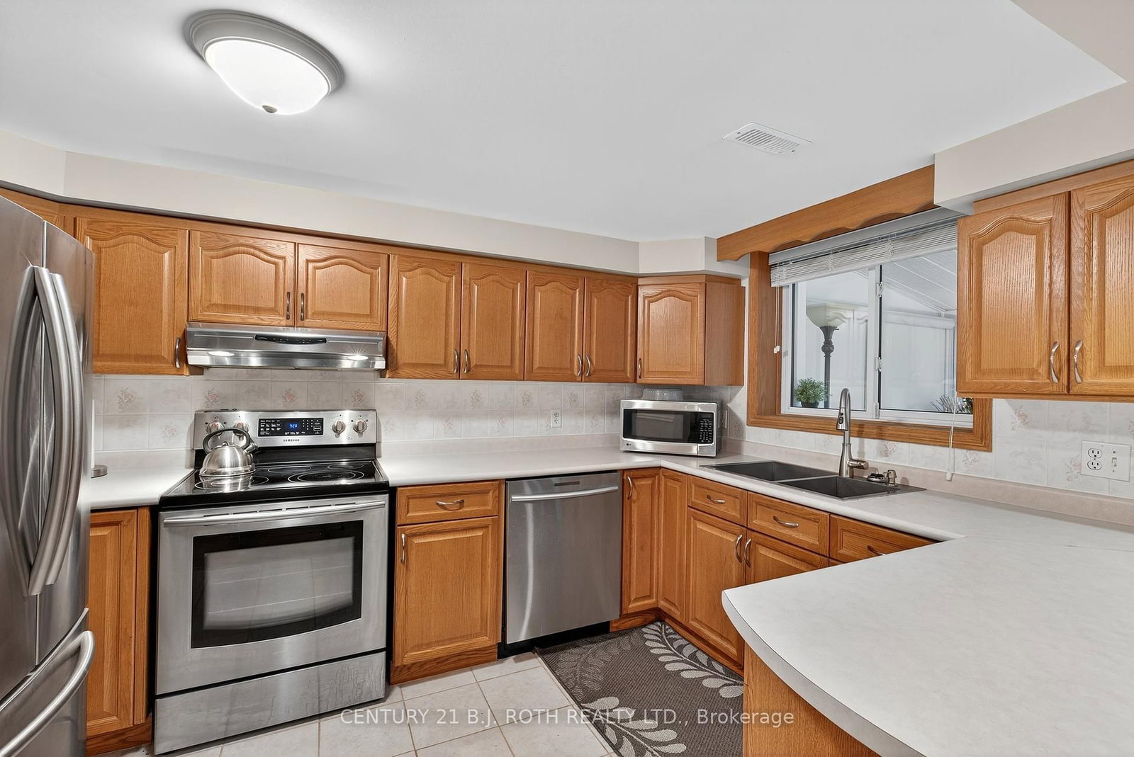 Semi-Detached House sold at 120 Kozlov Street, Barrie, Ontario, L4N 4P9 - Sunnidale - MLS: S12375077