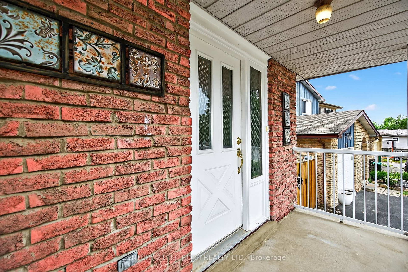 Semi-Detached House sold at 120 Kozlov Street, Barrie, Ontario, L4N 4P9 - Sunnidale - MLS: S12375077