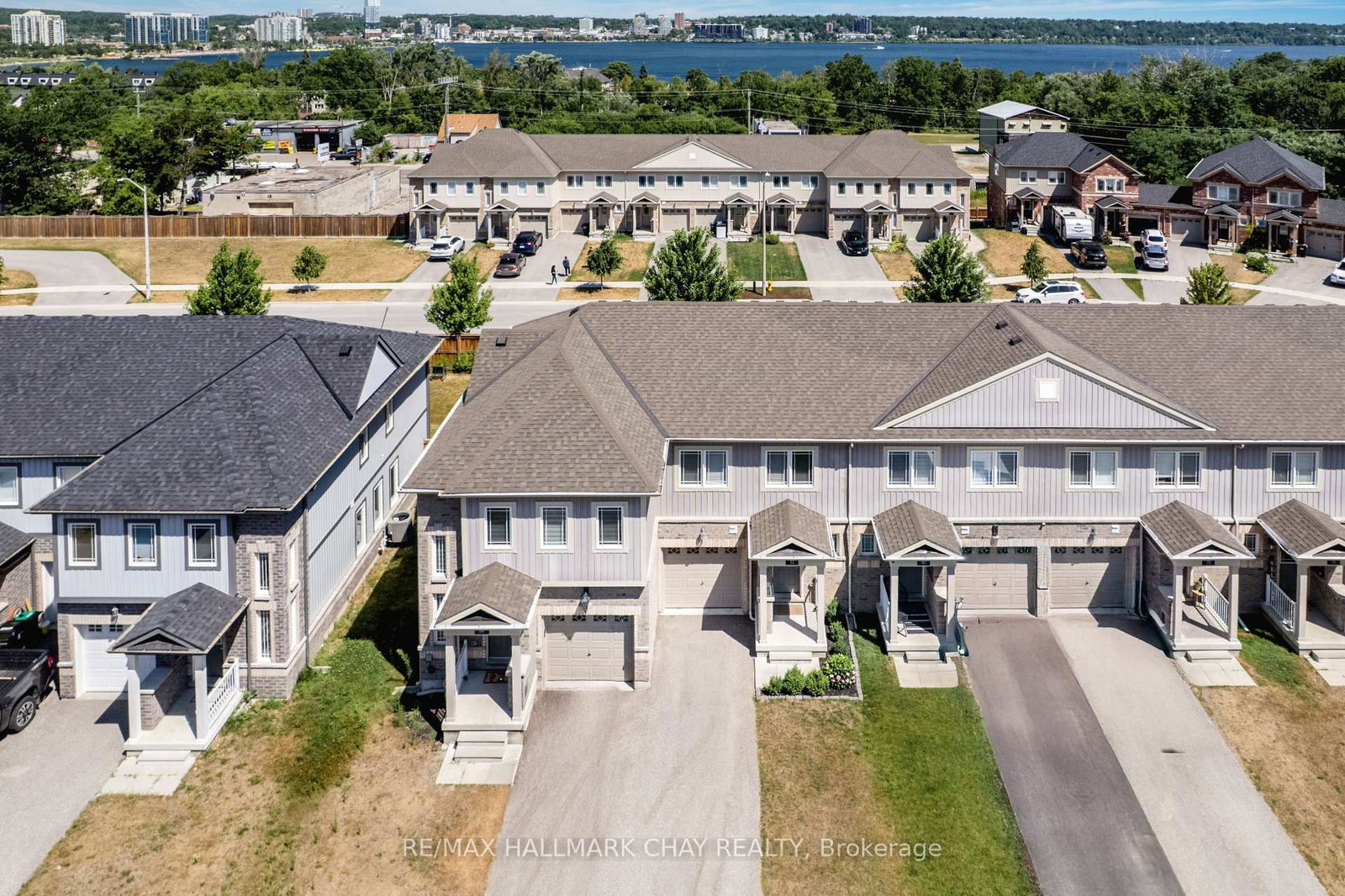 Townhouse sold at 82 Franks Way, Barrie, Ontario, L4N 3J1 - Allandale - MLS: S12376747