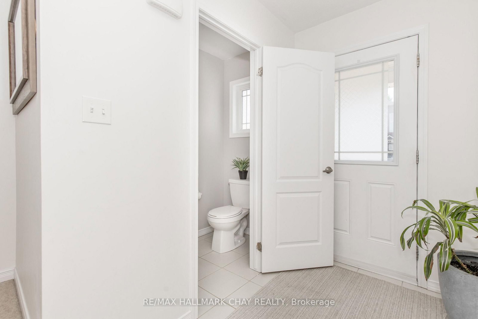 Townhouse sold at 82 Franks Way, Barrie, Ontario, L4N 3J1 - Allandale - MLS: S12376747