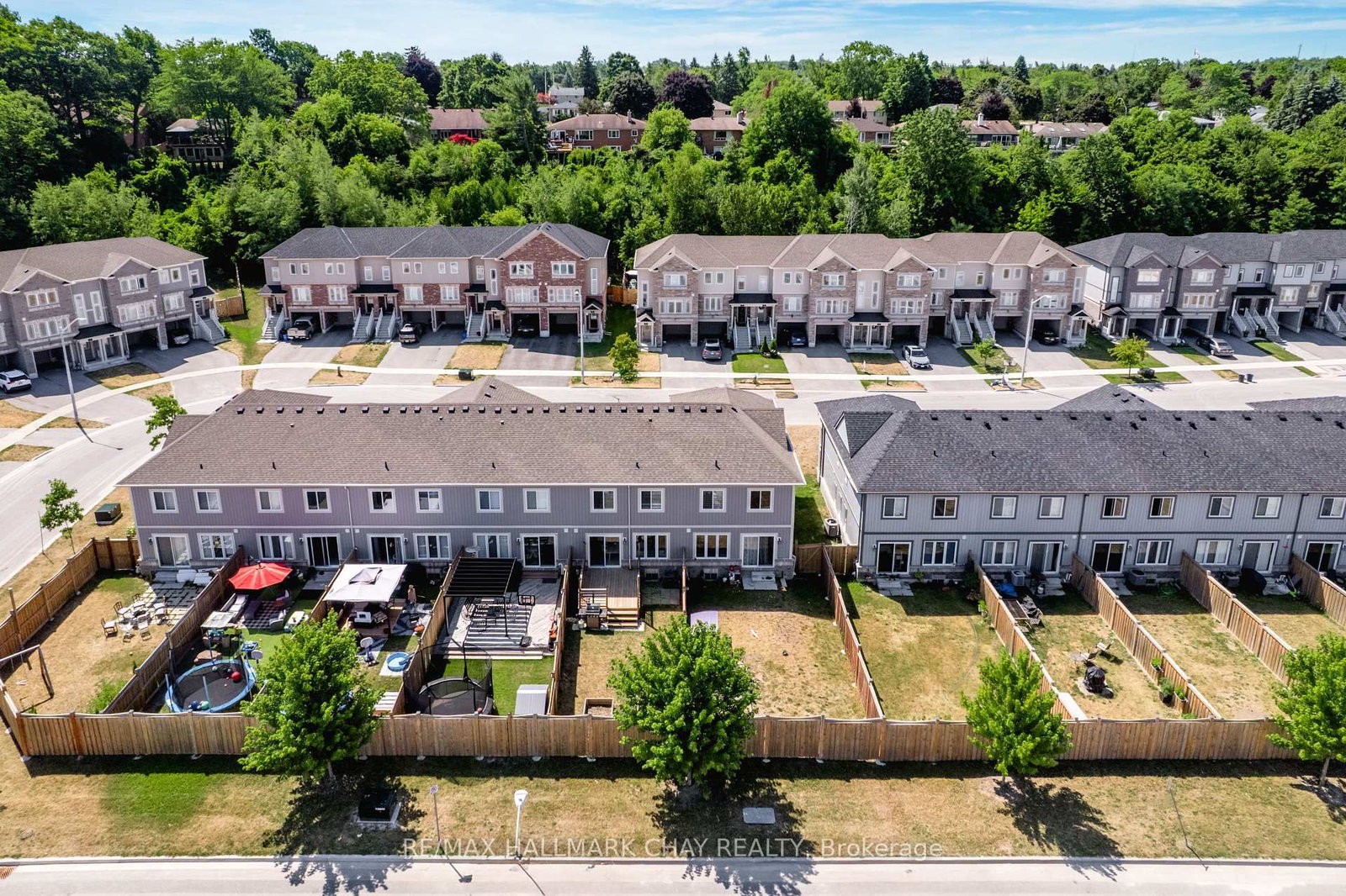 Townhouse sold at 82 Franks Way, Barrie, Ontario, L4N 3J1 - Allandale - MLS: S12376747