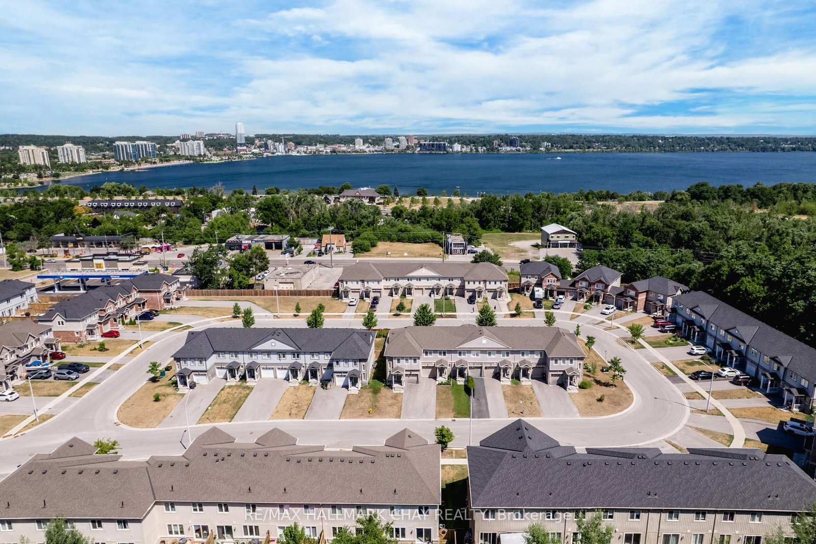 Townhouse sold at 82 Franks Way, Barrie, Ontario, L4N 3J1 - Allandale - MLS: S12376747