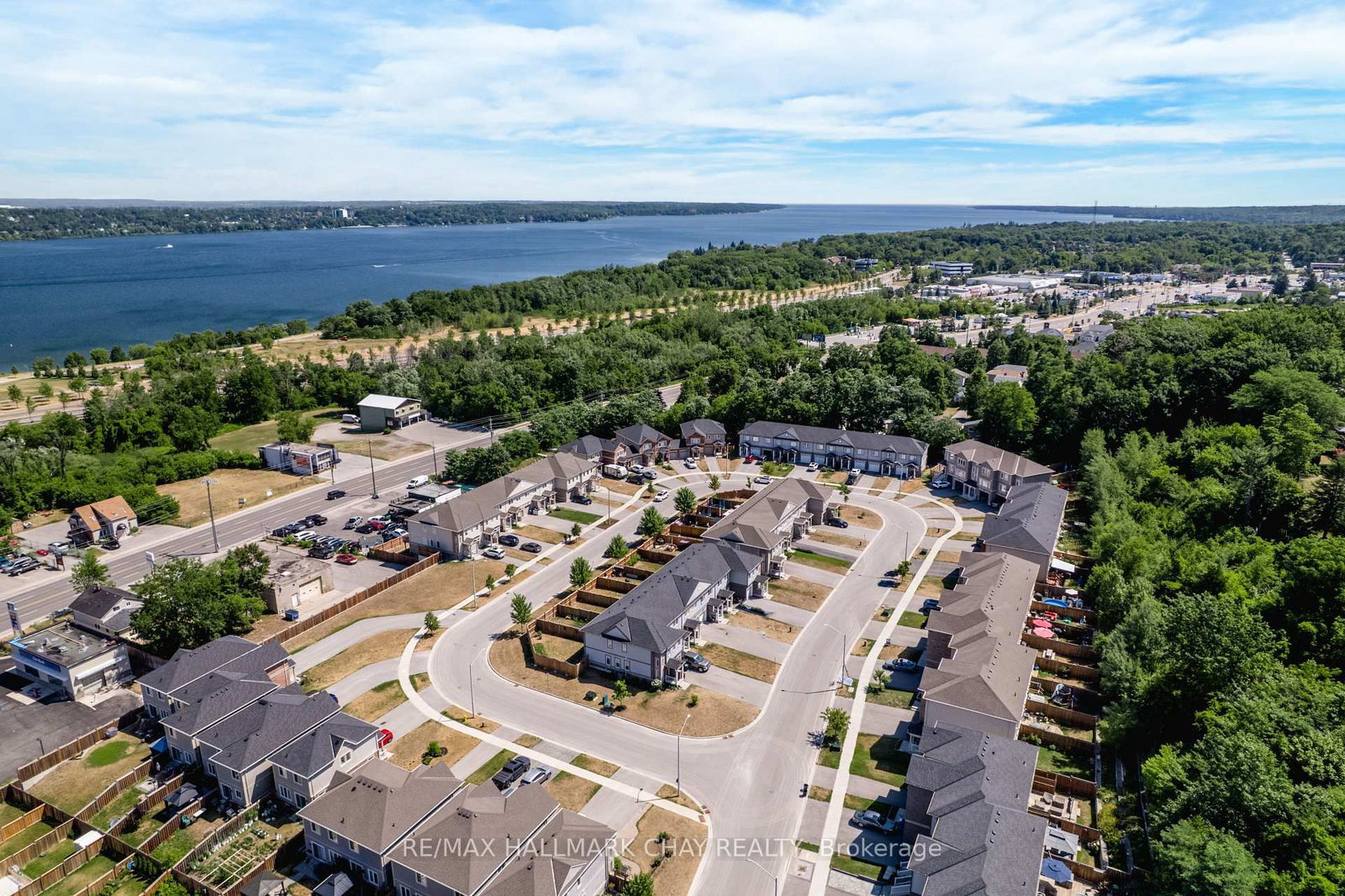 Townhouse sold at 82 Franks Way, Barrie, Ontario, L4N 3J1 - Allandale - MLS: S12376747