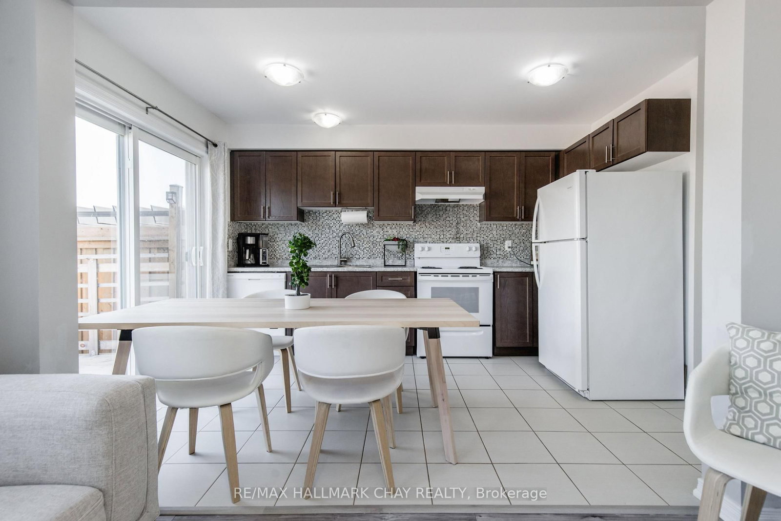 Townhouse sold at 82 Franks Way, Barrie, Ontario, L4N 3J1 - Allandale - MLS: S12376747