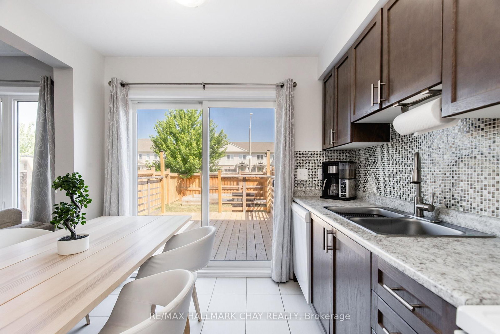 Townhouse sold at 82 Franks Way, Barrie, Ontario, L4N 3J1 - Allandale - MLS: S12376747