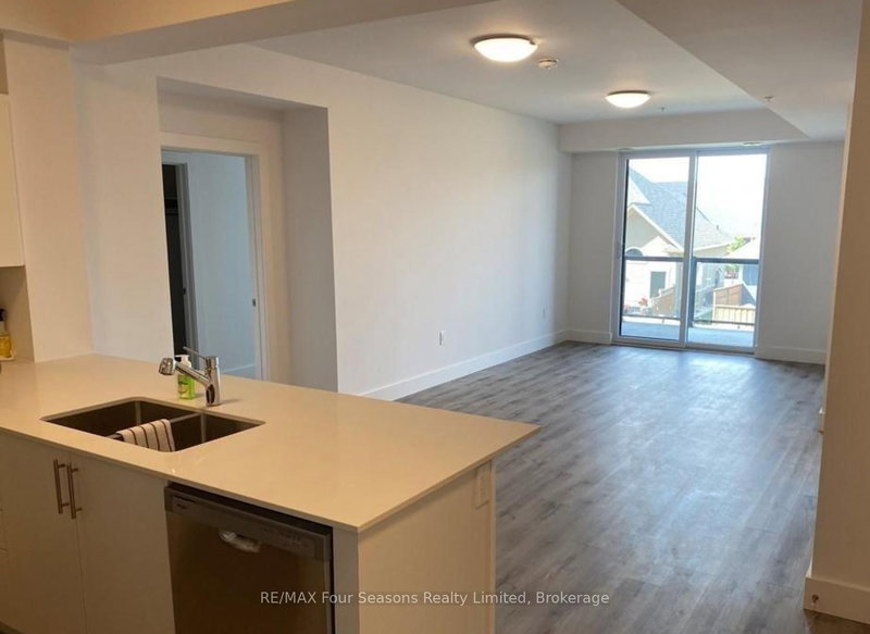 213 - 4 KIMBERLY Lane, Collingwood, L9Y 1E4 | Image 3