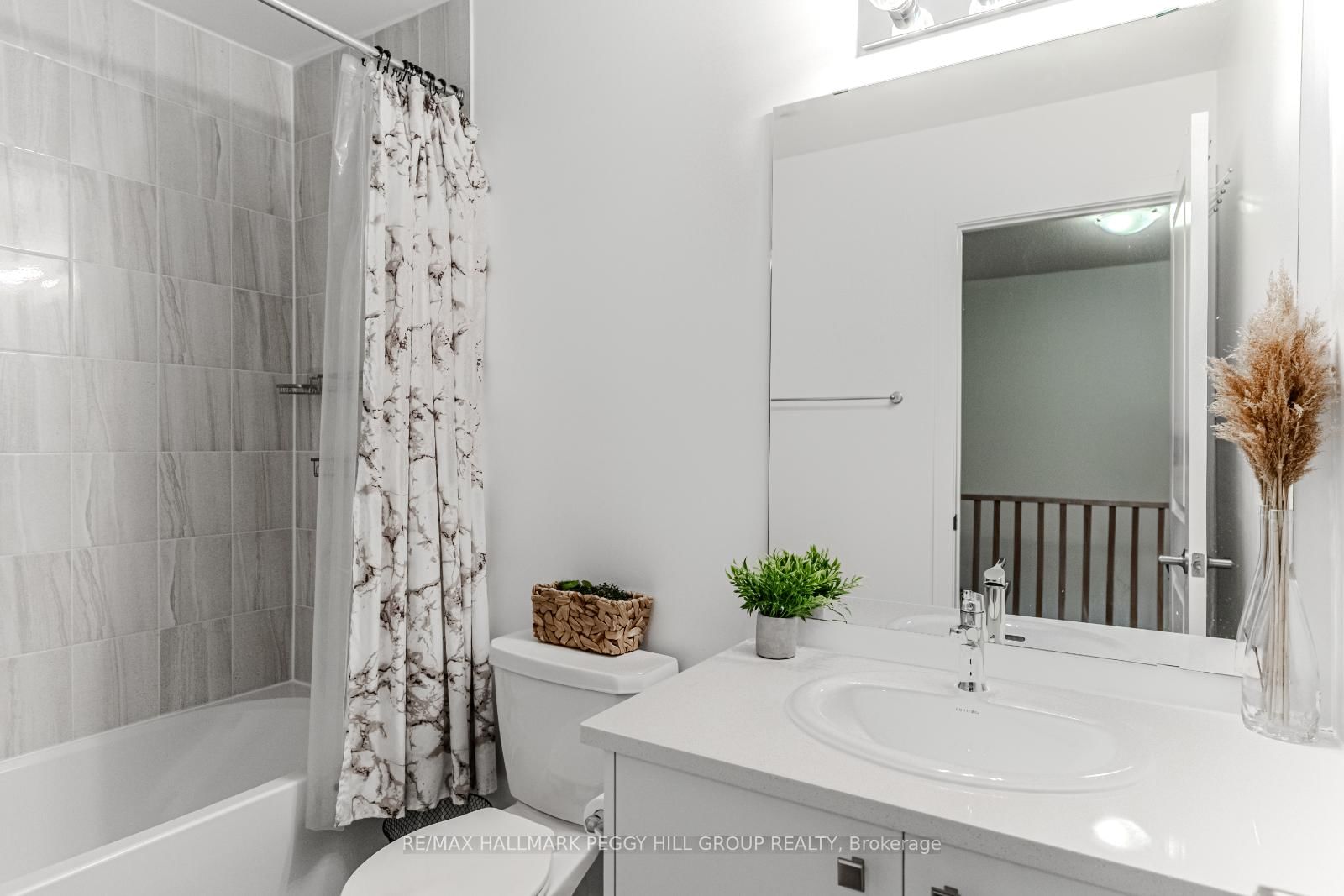 Townhouse leased at 9 Red Maple Lane, Barrie, Ontario, L9J 0N4 - Innis-Shore - MLS: S12377322