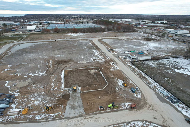 60 Ironstone Cres, Barrie, L4N 8M5 | Image 3