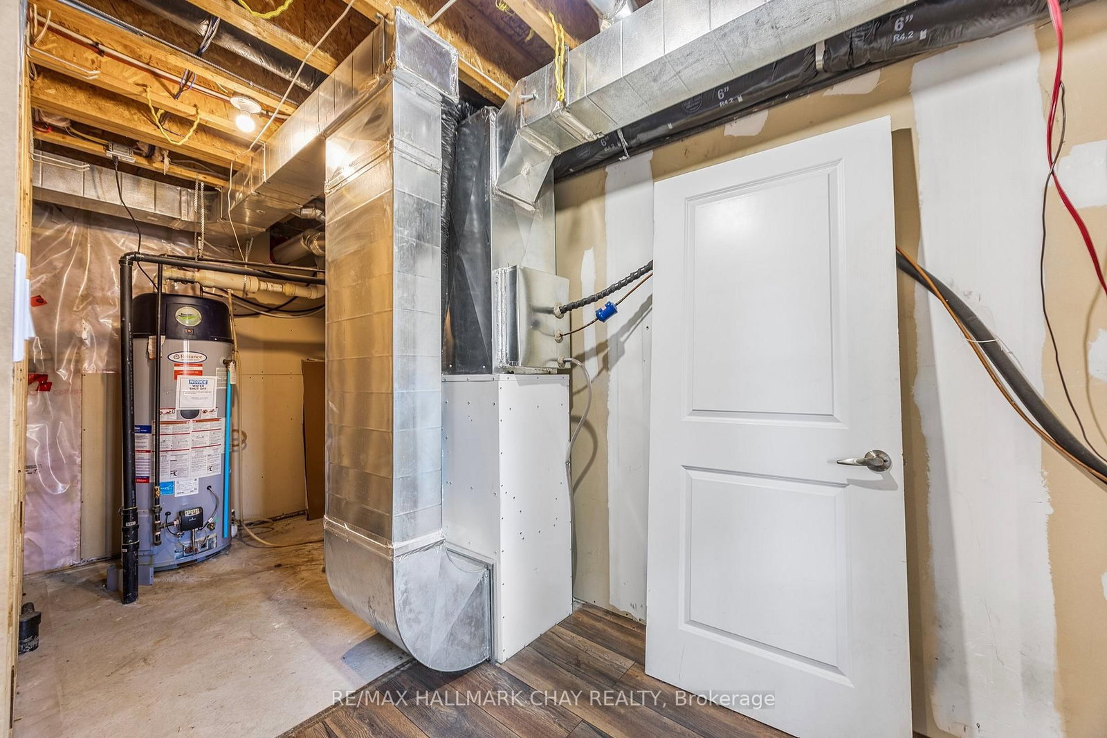 Listing Image 10