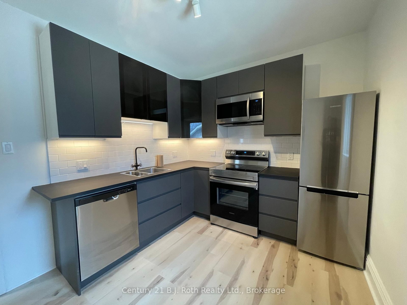 442 Midland Avenue, Midland 4