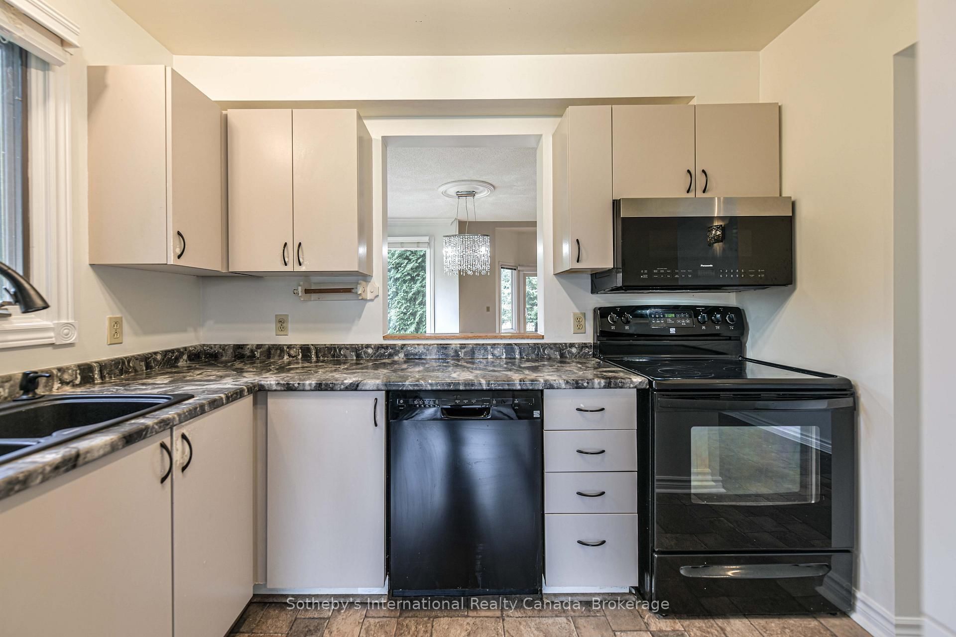 10 MUSEUM Drive, Unit 101