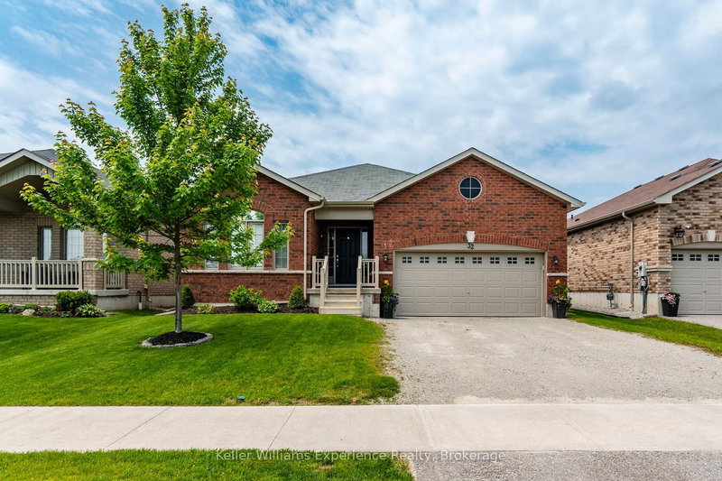 32 Hatton Dr, Penetanguishene, L9M 0V6 | Image 2