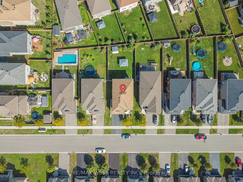 9 Academy Ave, Wasaga Beach, L9Z 1J4 | Image 3