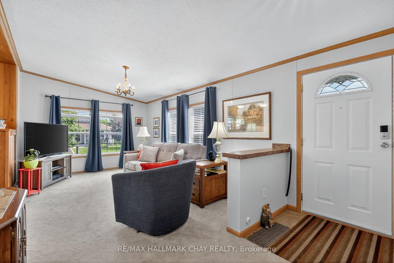 3 Illinois Cres, Wasaga Beach, L9Z 3A8 | Image 3