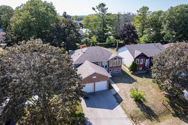 12 LANGEVIN Dr, Wasaga Beach, L9Z 1C6 | Image 2