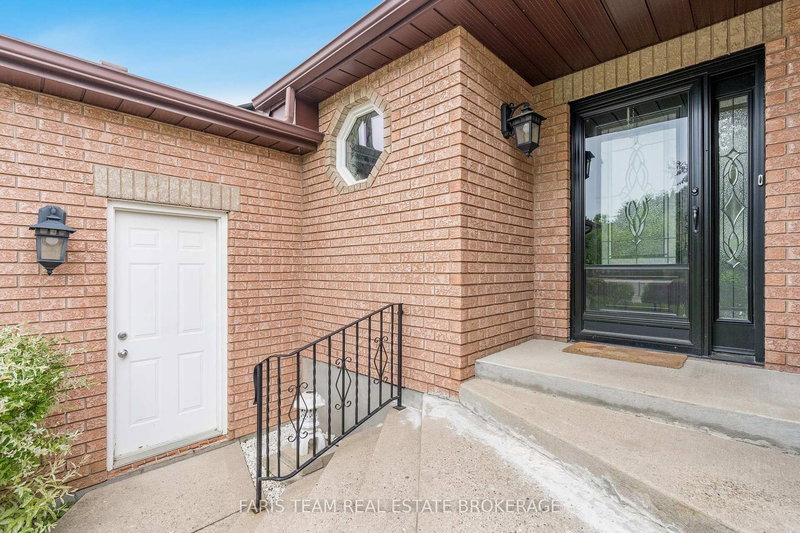 11 Copeland St, Penetanguishene, L9M 1K3 | Image 3