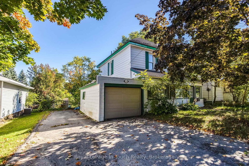 63 Fifth St E, Midland, L4R 3V4 | Image 2