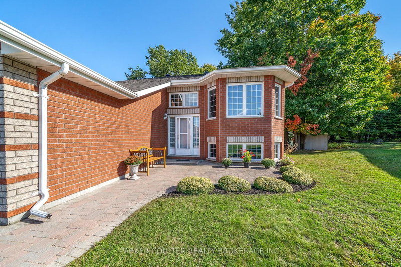 30 Charles St, Penetanguishene, L9M 2G7 | Image 3