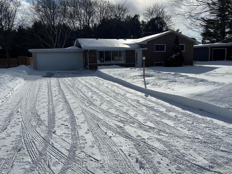 17 Locke Ave, Clearview, L0M 1S0 | Image 2