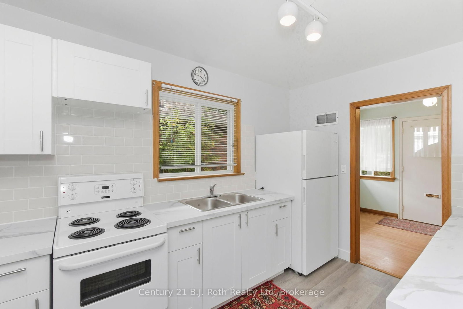 Listing Image 7