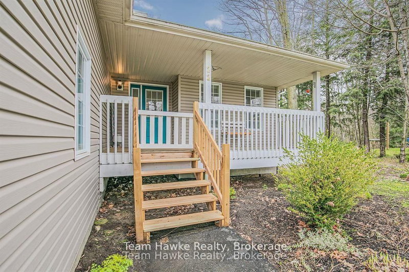 22 LAURIER Blvd, Tiny, L9M 0J2 | Image 3