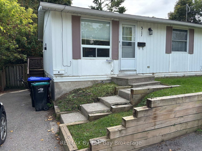 317 Hugel Ave, Midland, L4R 1T5 | Image 2