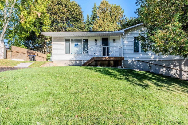 312 Barnett Ave, Midland, L4R 4Z8 | Image 2