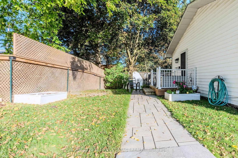 312 Barnett Ave, Midland, L4R 4Z8 | Image 3