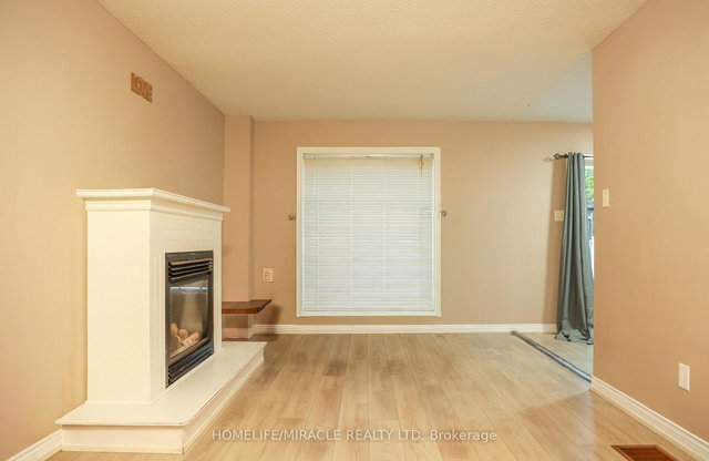 67 Stollar Boulevard W